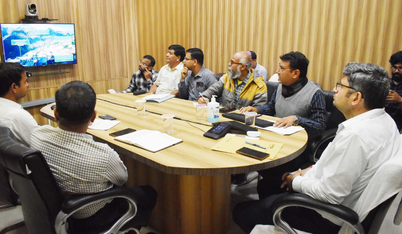 चरणबद्ध और  विभागीय समन्वय से हो ज्योतिर्मठ नगर क्षेत्र में सीवरेज और ड्रेनेज के कार्य